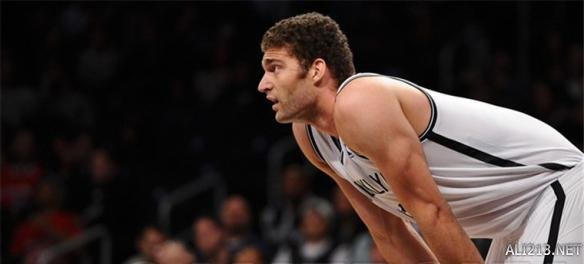 詹姆斯背身单打得分，引领球队节奏