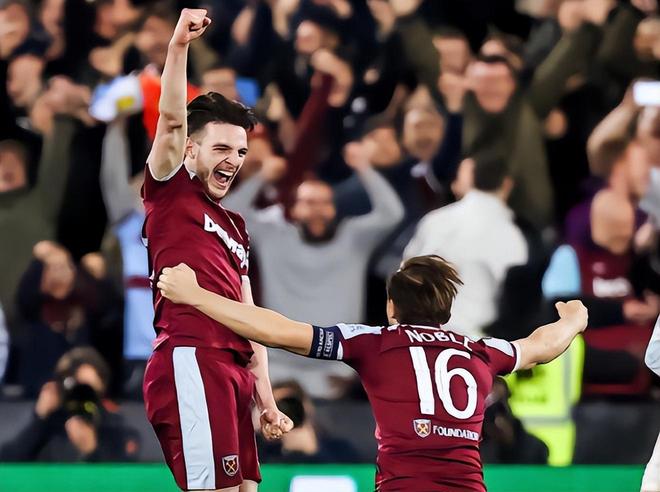 NBA杯半场：东契奇&里夫斯合砍37分，詹姆斯2分，独行侠62-60领先湖人