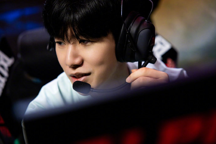 他快速融入 他快速融入